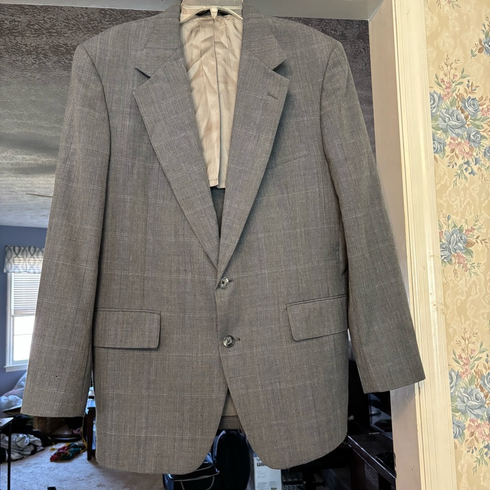Berney’s Gray Textured Sport Coat with Notched Lapels, Size M